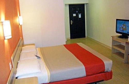 Pasadena Hotel | Motel 6-Pasadena, TX