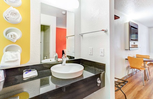 Tigard Hotel | Motel 6 Portland, OR - Tigard West