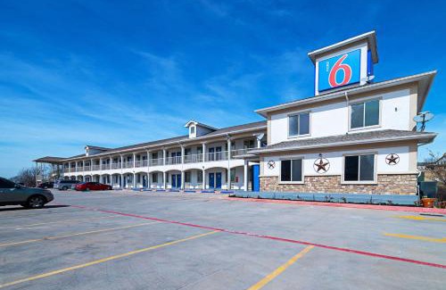 Rhome Hotel | Motel 6-Rhome, TX
