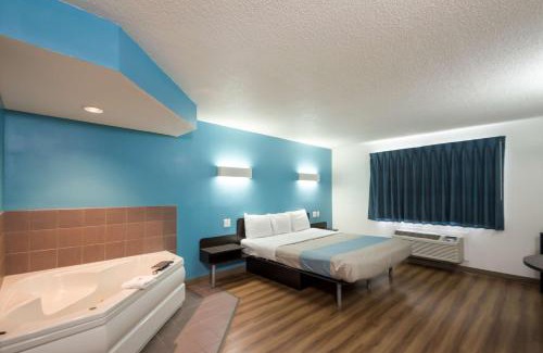 Rothschild Hotel | Motel 6-Rothschild, WI