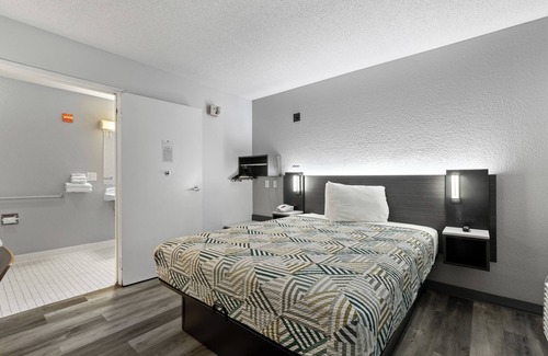 Clairemont Mesa East Hotel | Motel 6 San Diego, CA - North