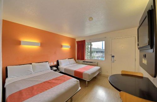 San Marcos Hotel | Motel 6-San Marcos, TX