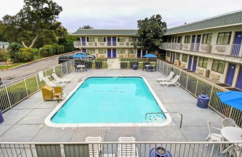 San Marcos Hotel | Motel 6-San Marcos, TX