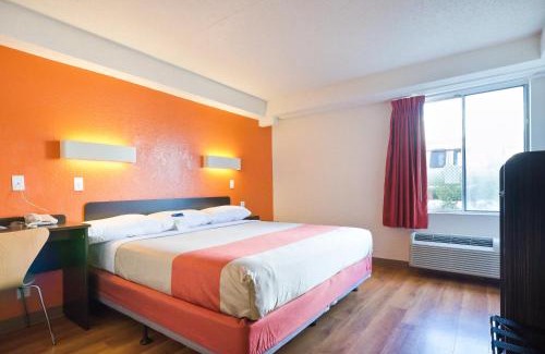 Springfield Hotel | Motel 6-Springfield, DC - Washington Southwest