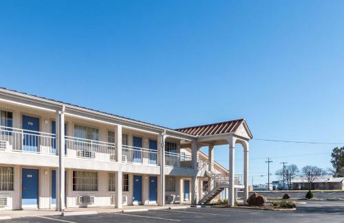 Stephenville Hotel | Motel 6-Stephenville, TX