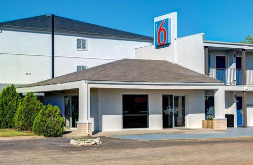 Sulphur Springs Hotel | Motel 6-Sulphur Springs, TX