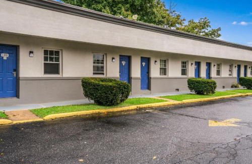 Neptune City Hotel | Motel 6-Tinton Falls, NJ