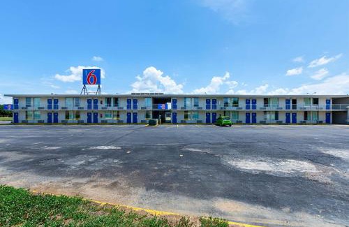 Van Buren Hotel | Motel 6-Van Buren, AR I- 40