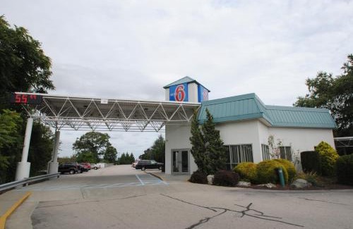 Warwick Hotel | Motel 6-Warwick, RI - Providence Airport - I-95