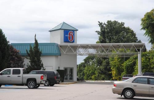 Warwick Hotel | Motel 6-Warwick, RI - Providence Airport - I-95