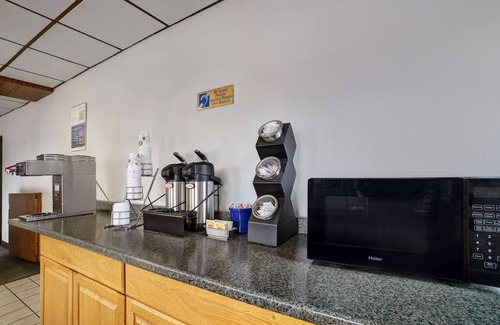 Washington Hotel | Motel 6 Washington, PA