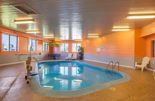 Waterloo Hotel | Motel 6-Waterloo, IA - Crossroads Mall - Cedar Falls