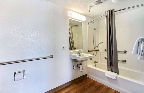 Watsonville Hotel | Motel 6 Watsonville, CA - Monterey Area
