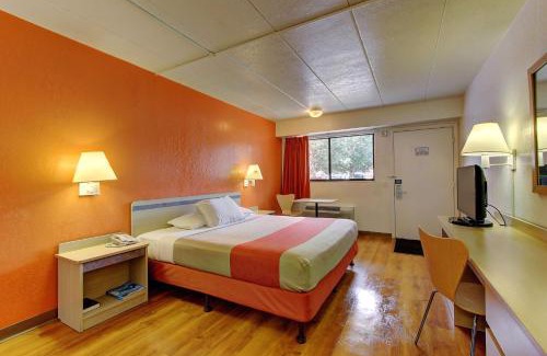 York Hotel | Motel 6-York, PA