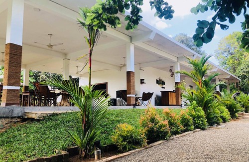 Inamaluwa House | Motel ∙ 8 guests