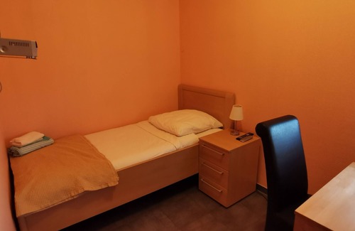 Neumuenster House | motel am Outletcenter