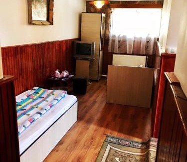Simian Hotel | Motel Hanul Balota