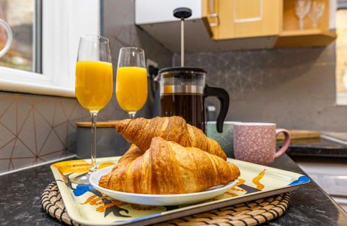 Sneinton House | Motorpoint Arena House - Sleeps 10