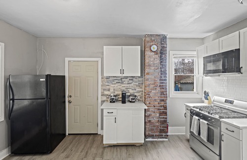 New Center Detroit House | Motown Hangout Near Motown Museum, Henry Ford Hospital, Fisher Theater