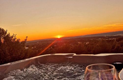 Bouc-Bel-Air Bed & Breakfast | Moulin Rouge Provençal Suite Premium avec jacuzzi extérieur