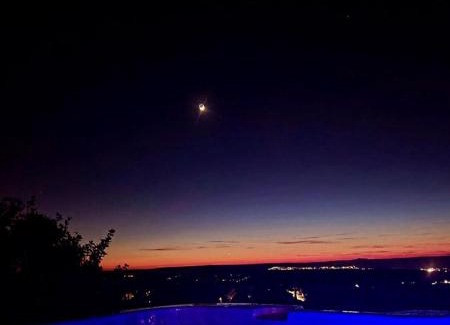 Bouc-Bel-Air Bed & Breakfast | Moulin Rouge Provençal Suite Premium avec jacuzzi extérieur