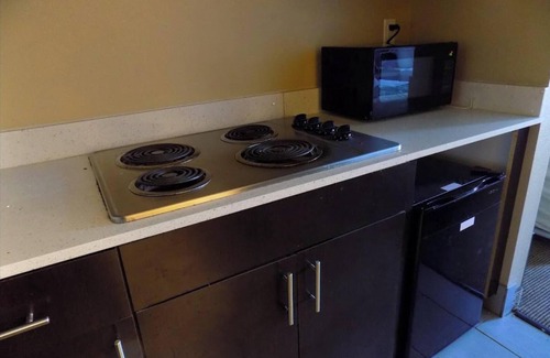 Moulton Hotel | Moulton Inn & Suites By OYO Near Shiner TX