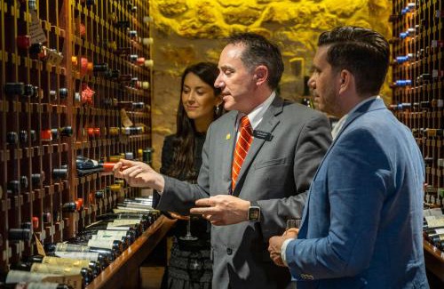 Crafers Hotel | Mount Lofty House & Estate Adelaide Hills - Adults Retreat