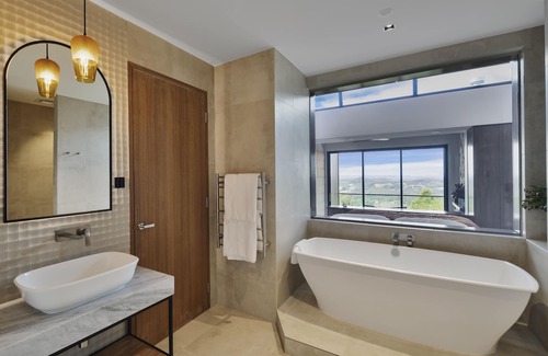 Crafers Hotel | Mount Lofty House & Estate Adelaide Hills - Adults Retreat