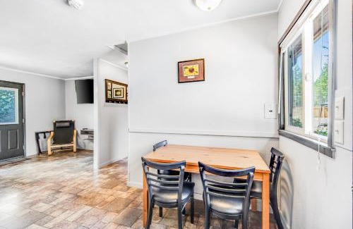 Quilcene House | Mount Olympus Suite, Room 9 at Mount Walker Inn