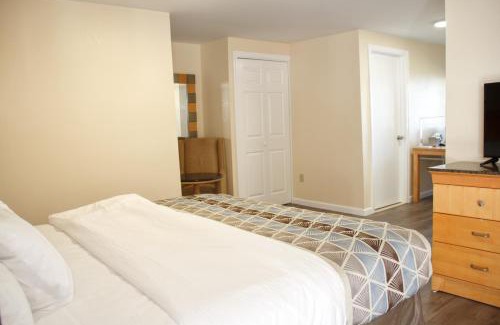 Adams Hotel | Mount Royal Inn