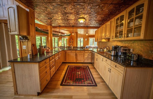 Wilmington House | Mount Snow Chalet-modern family home, chefs kitchen, gameroom, Clubhouse pool