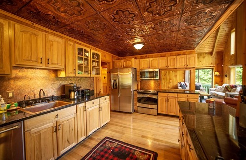 Wilmington House | Mount Snow Chalet-modern family home, chefs kitchen, gameroom, Clubhouse pool