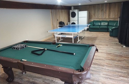 West Dover House | Mount Snow Luxury Villa with Hot Tub, Jacuzzi and gm room.