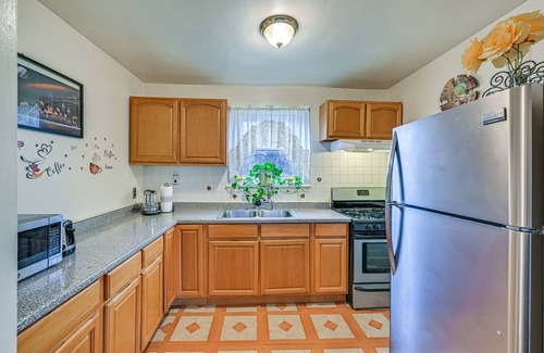 South Side Apartment | Mount Vernon Getaway - 4 Mi to the Bronx Zoo!