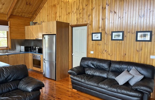 Mountain Bay House | Mountain Bay Log Home - Views of Lake Eildon