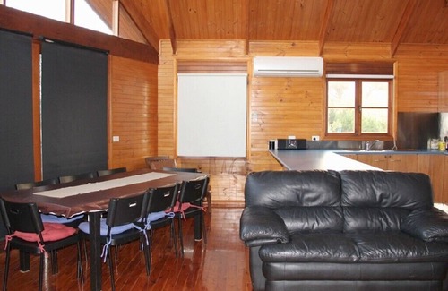 Mountain Bay House | Mountain Bay Log Home - Views of Lake Eildon
