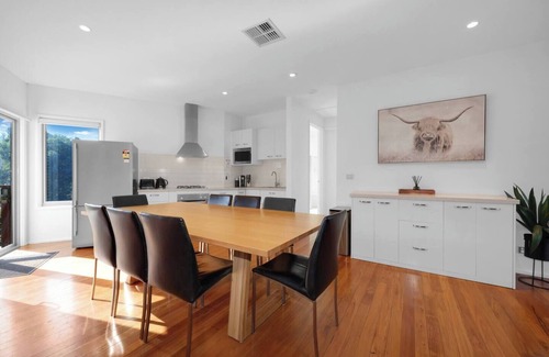 Mountain Bay House | Mountain Bay Retreat near Goughs Bay Sleeps 10