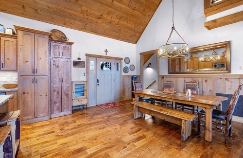 Mineral Bluff Cabin | Mountain Breeze, an exquisite home with stunning mountain views is conveniently