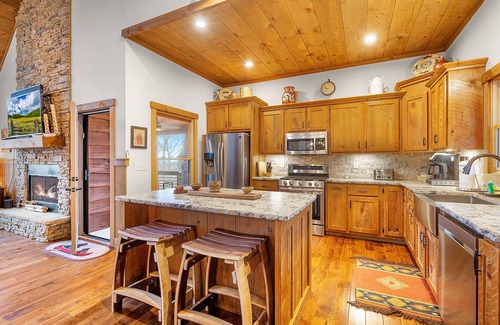 Mineral Bluff Cabin | Mountain Breeze, an exquisite home with stunning mountain views is conveniently