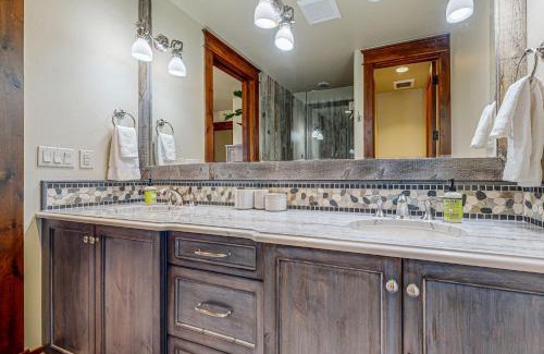 Edwards House | Mountain Breeze Retreat