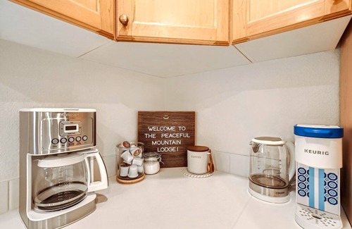 Coal Creek Cabin | Mountain Cabin | Fire Pit | Wood Burning Stove