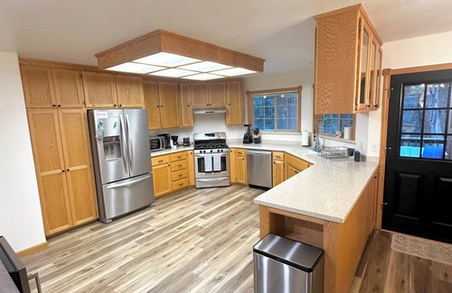 Strawberry Cabin | Mountain Cabin, Mins from Pinecrest Lake and Dodge Ridge!