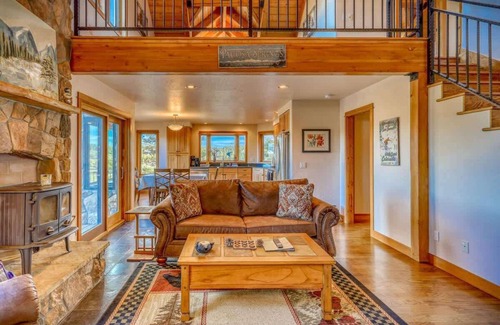 Pagosa Springs Cabin | Mountain Cabin w/Hot Tub + Remote Work Setup