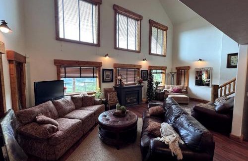 Irwin House | Mountain Cabin with Lake Views and Hot Tub Near Palisades Reservoir, Idaho