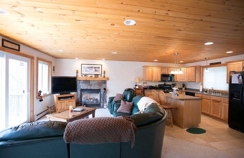 Conway House | Mountain Escape, central to everything!