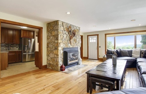Stowe Area House | Mountain Falls: 5 br, fireplace, a/c, game room, hot tub!