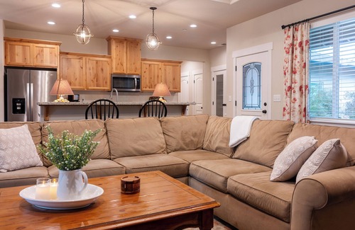 Paradise House | Mountain Family Getaway