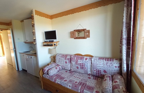 Belle Plagne Apartment | MOUNTAIN-STYLE APARTMENT AT THE FOOT OF THE SLOPES SLEEPS 5