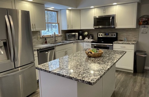 Briar Crest Woods House | Mountain Getaway@Hargita House*Hot Tub*Game Room*Fire Pit*