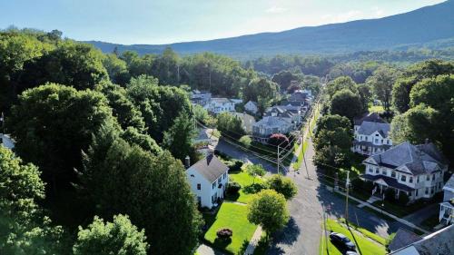 Adams House | Mountain getaway in the Berkshires - walk to trails & town!